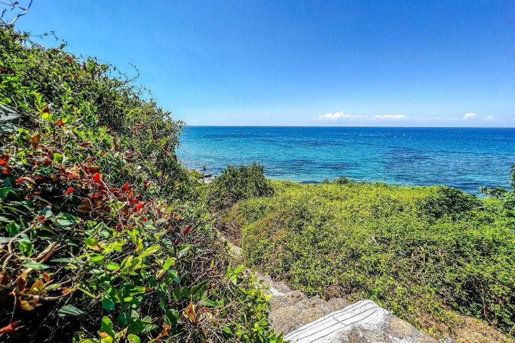Алсанджак: Fantastic Villa with Private Beach in Girne