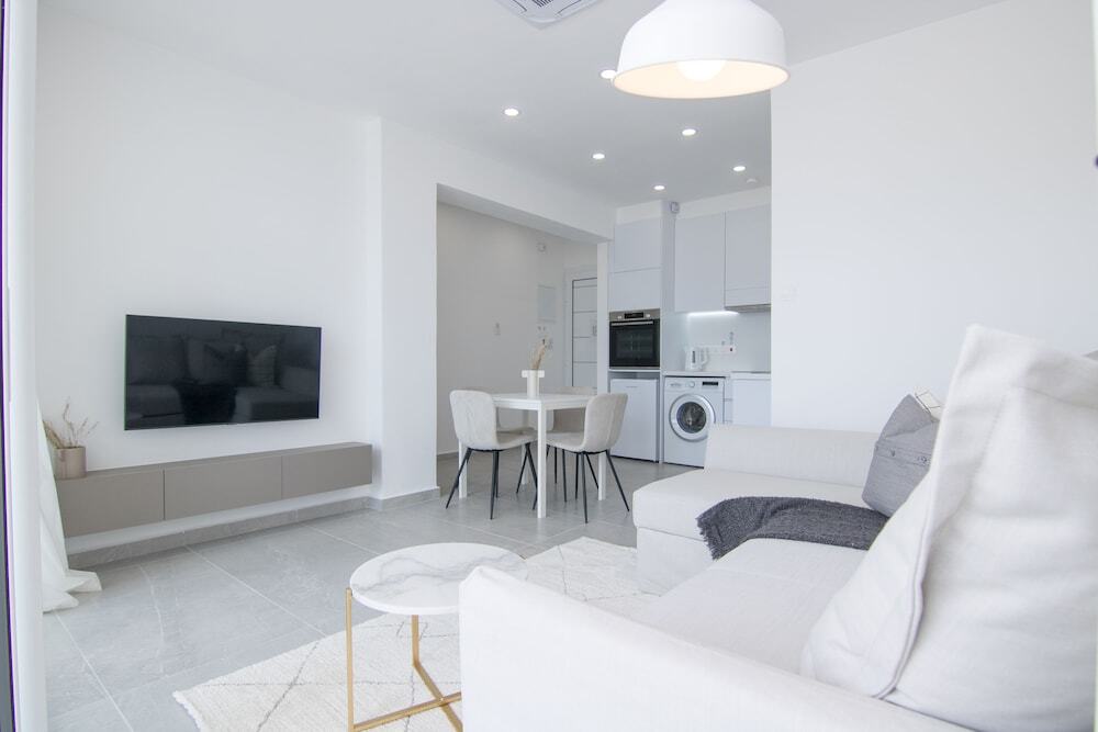 Пафос: Phaedrus Living Seaside Modern Flat Limnaria 134