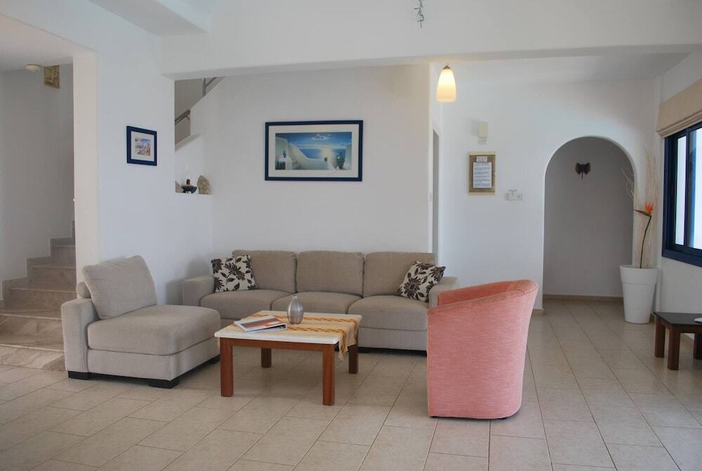 Киссонерга: Sea Front Villa With Private Heated Pool, Quiet Area Paphos 322