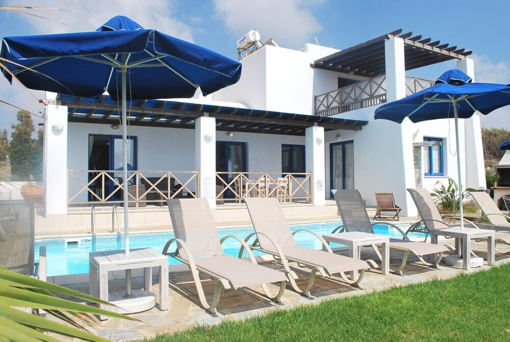 Киссонерга: Sea Front Villa With Private Heated Pool, Quiet Area Paphos 322