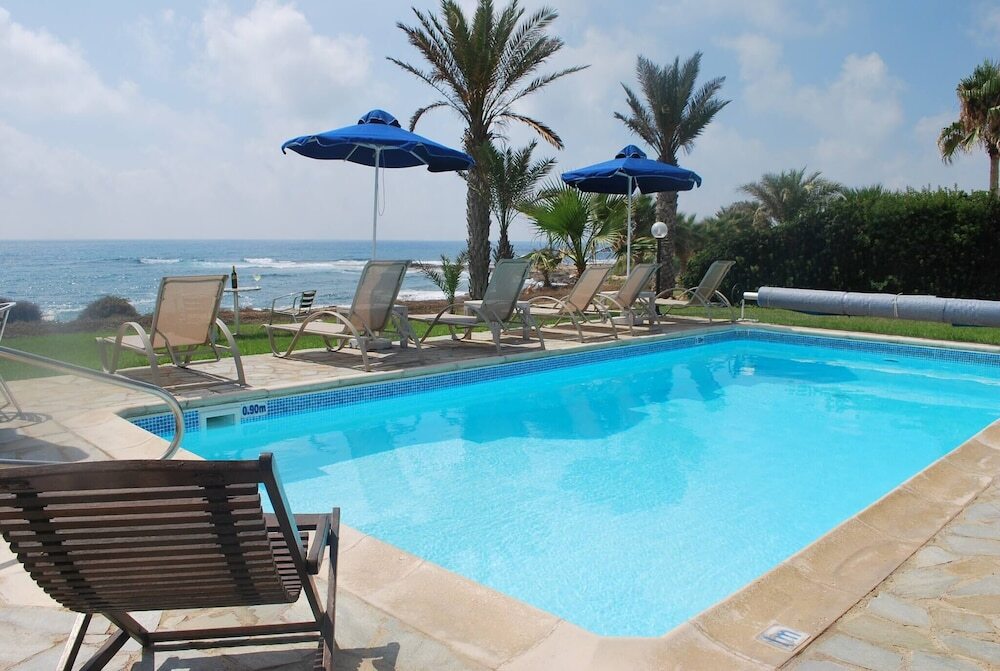 Киссонерга: Sea Front Villa With Private Heated Pool, Quiet Area Paphos 322