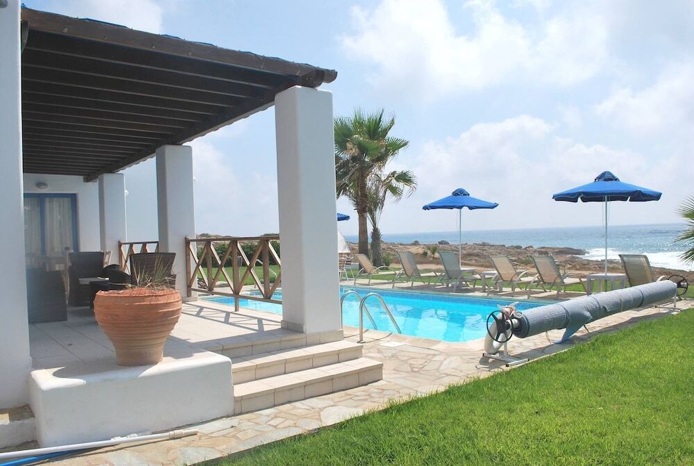 Киссонерга: Sea Front Villa With Private Heated Pool, Quiet Area Paphos 322