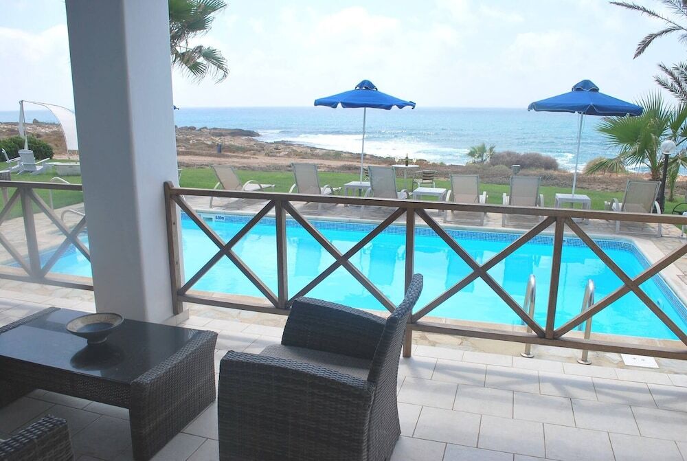 Киссонерга: Sea Front Villa With Private Heated Pool, Quiet Area Paphos 322