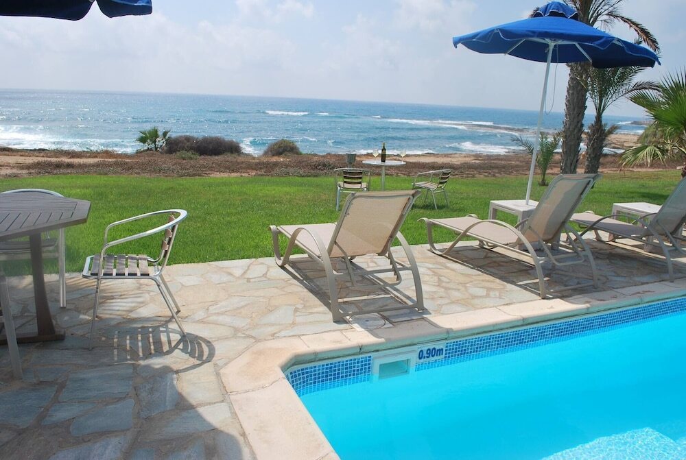 Киссонерга: Sea Front Villa With Private Heated Pool, Quiet Area Paphos 322