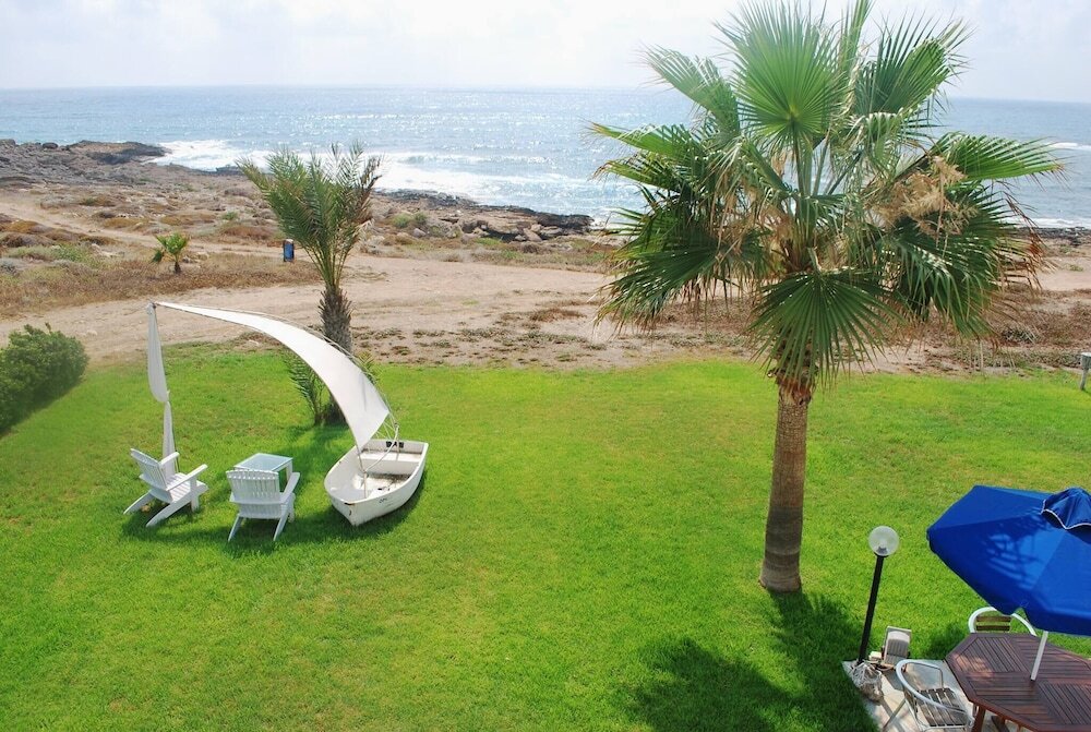 Киссонерга: Sea Front Villa With Private Heated Pool, Quiet Area Paphos 322