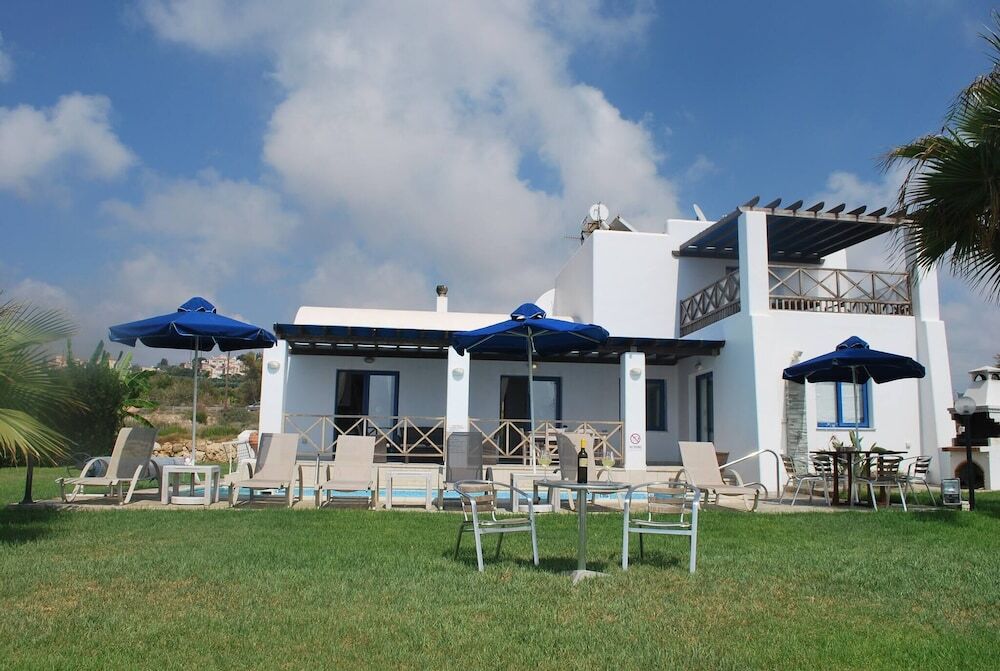 Киссонерга: Sea Front Villa With Private Heated Pool, Quiet Area Paphos 322
