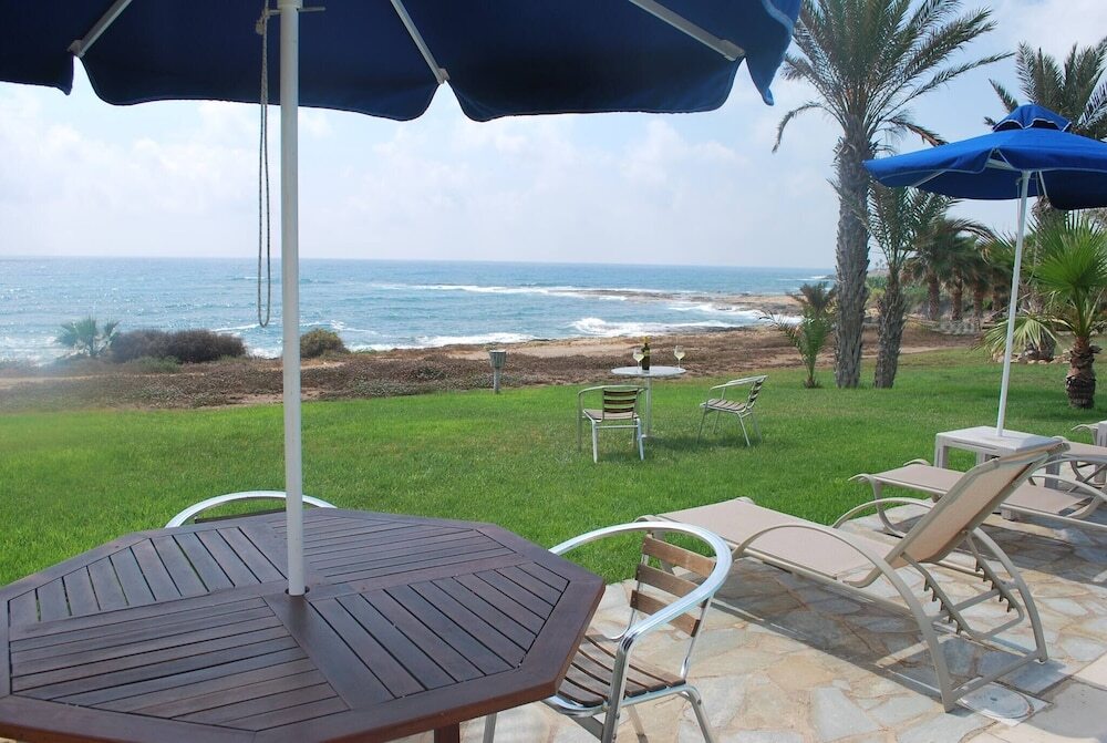 Киссонерга: Sea Front Villa With Private Heated Pool, Quiet Area Paphos 322