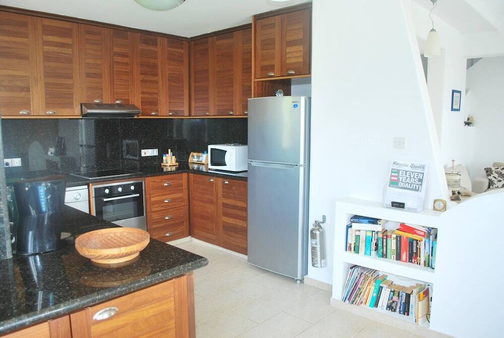 Киссонерга: Sea Front Villa With Private Heated Pool, Quiet Area Paphos 322
