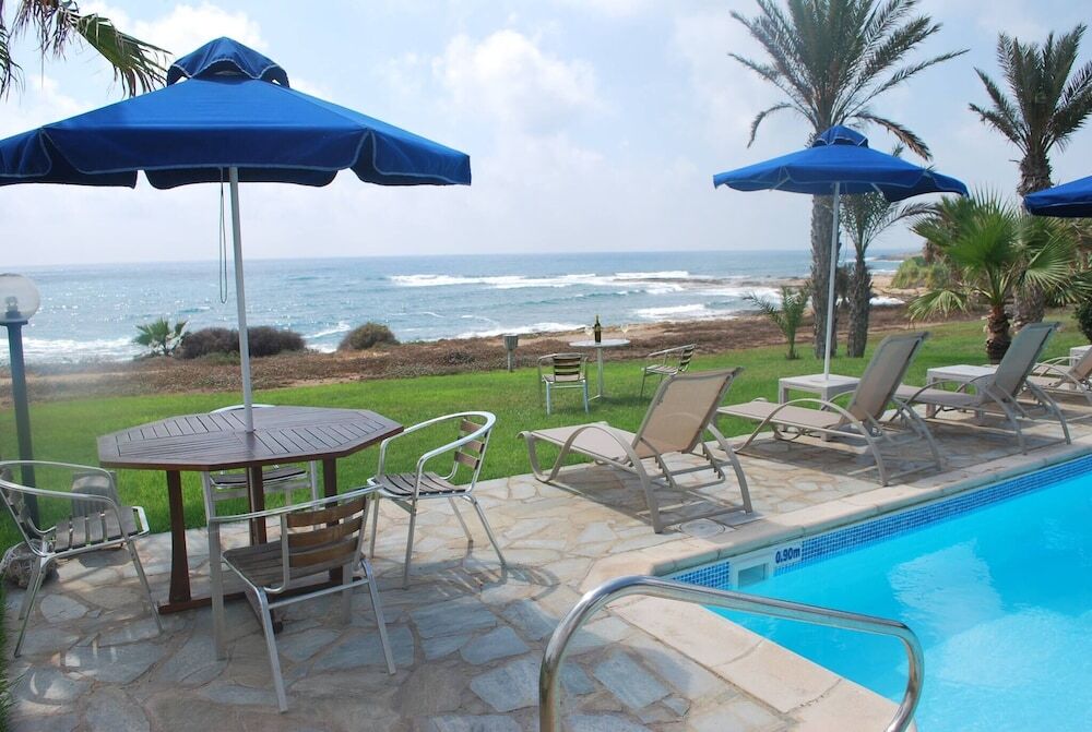 Киссонерга: Sea Front Villa With Private Heated Pool, Quiet Area Paphos 322