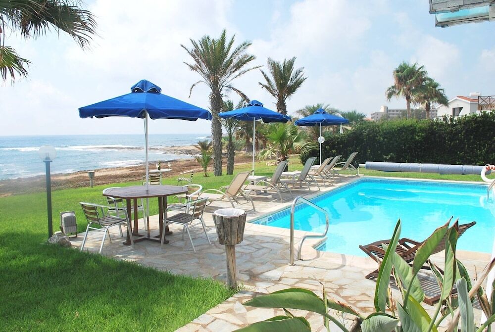Киссонерга: Sea Front Villa With Private Heated Pool, Quiet Area Paphos 322