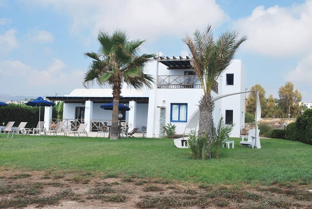Киссонерга: Sea Front Villa With Private Heated Pool, Quiet Area Paphos 322