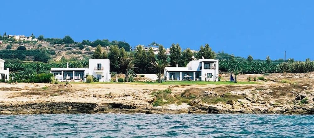 Киссонерга: Sea Front Villa With Private Heated Pool, Quiet Area Paphos 322