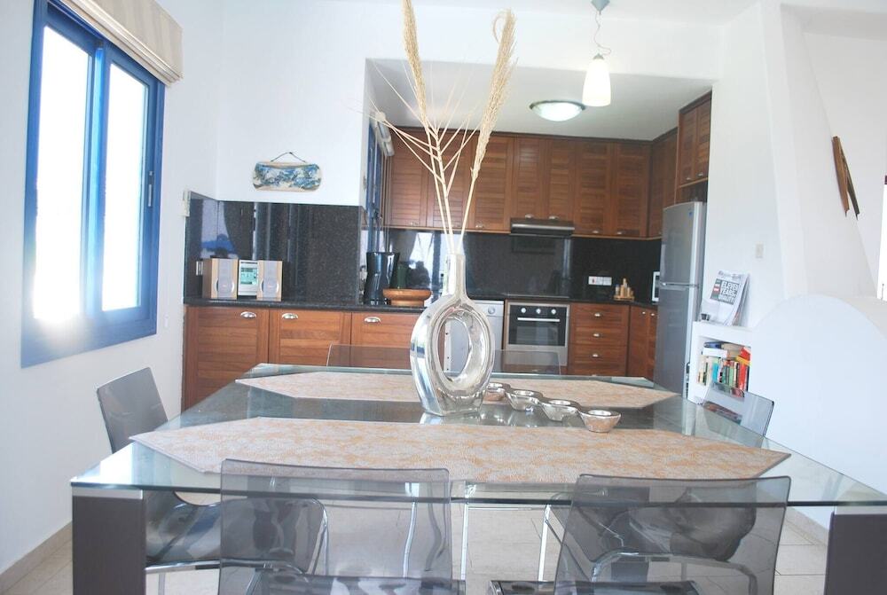 Киссонерга: Sea Front Villa, Heated Private Pool, Amazing Location Paphos 323