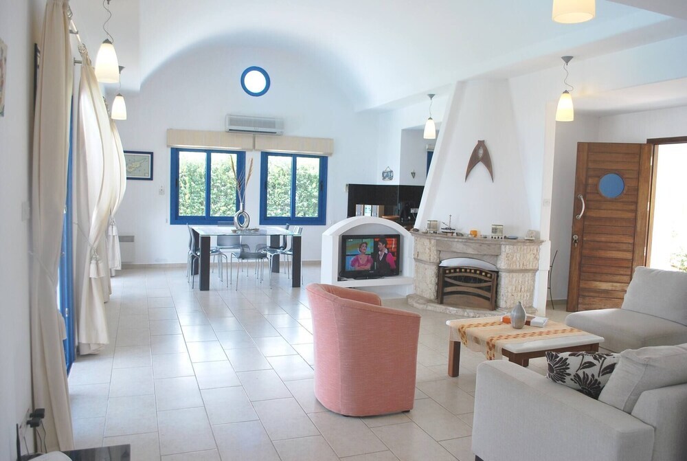 Киссонерга: Sea Front Villa, Heated Private Pool, Amazing Location Paphos 323