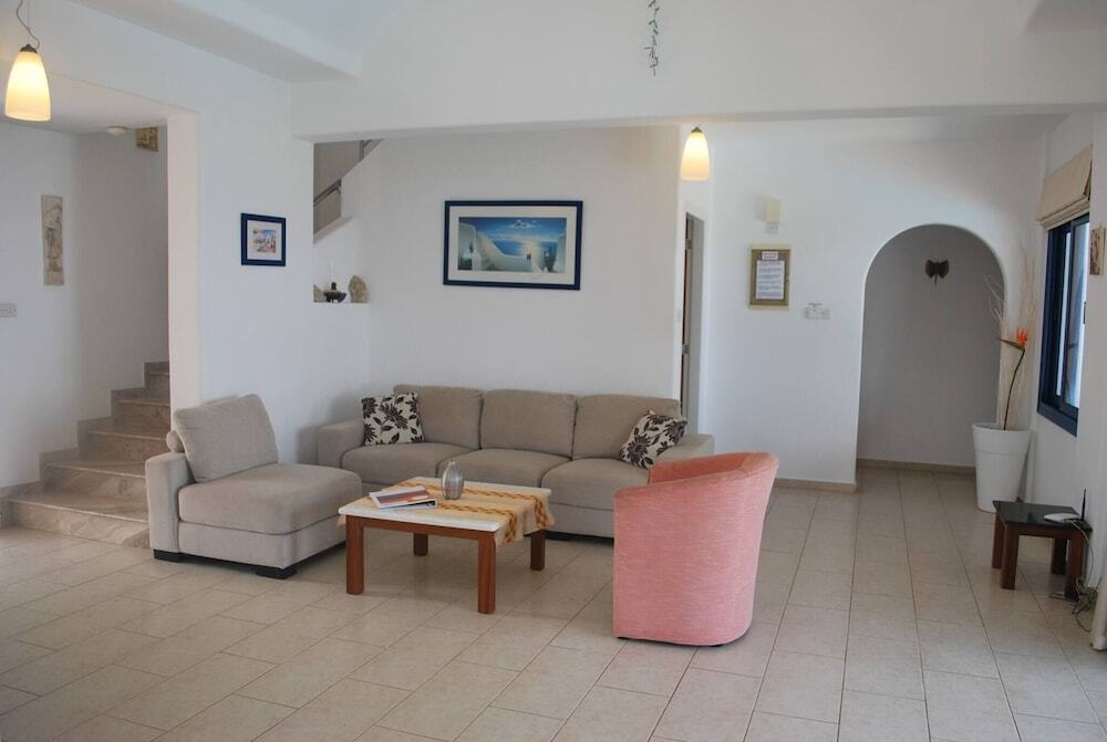 Киссонерга: Sea Front Villa, Heated Private Pool, Amazing Location Paphos 323