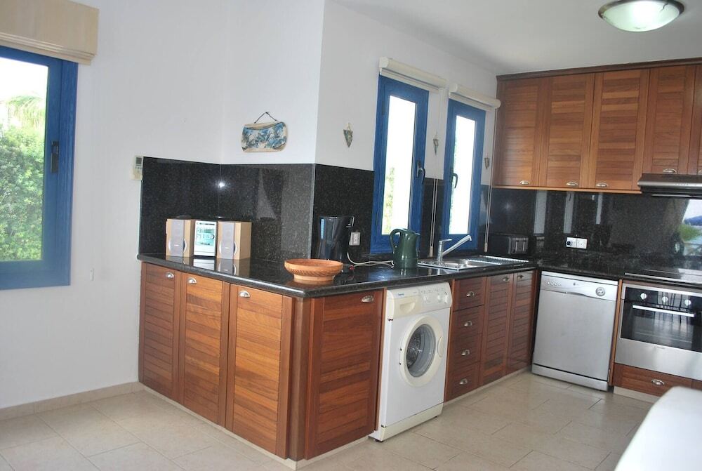 Киссонерга: Sea Front Villa, Heated Private Pool, Amazing Location Paphos 323