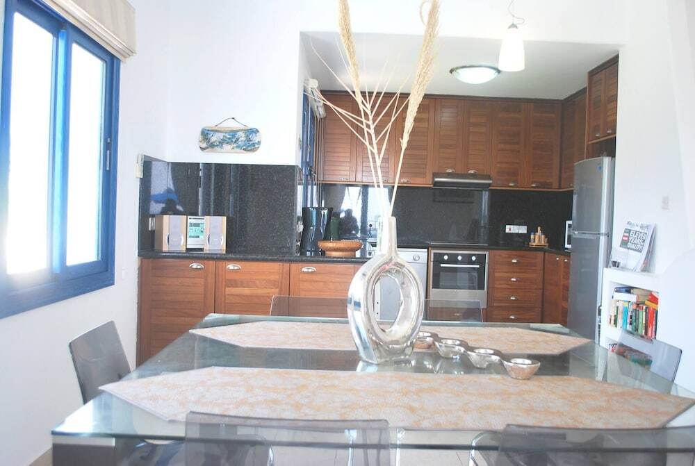Киссонерга: Sea Front Villa, Heated Private Pool, Amazing Location Paphos 323