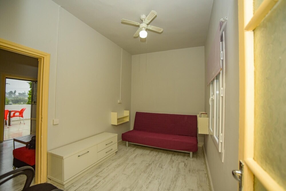 Озанкей: Cozy Home w Fireplace 10 min to Sea in Kyrenia