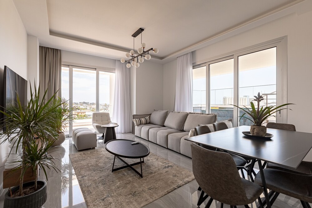 Лимассол: YAMAS Urban Living Sunny Pool Penthouse