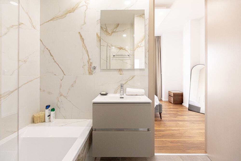 Лимассол: YAMAS Urban Living Sunny Pool Penthouse