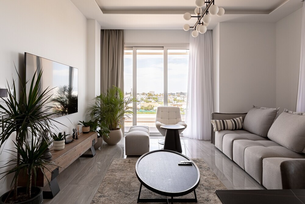 Лимассол: YAMAS Urban Living Sunny Pool Penthouse