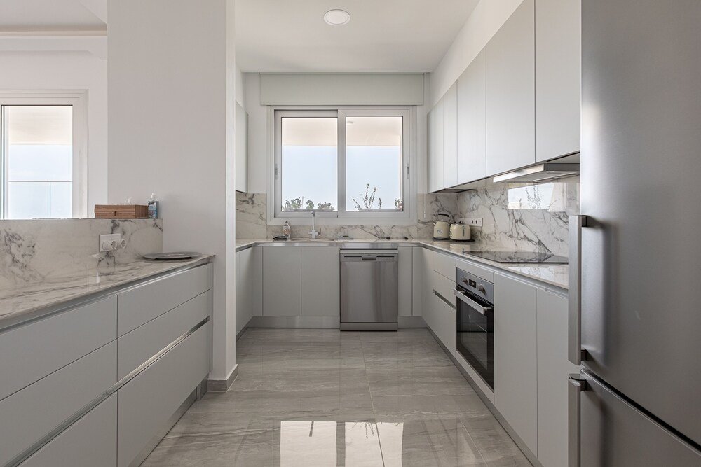 Лимассол: YAMAS Urban Living Sunny Pool Penthouse
