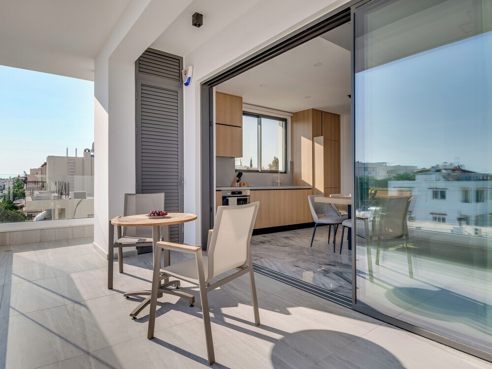 Пафос: Sanders Olive - Chic 1-bdr Apt With Shared Pool