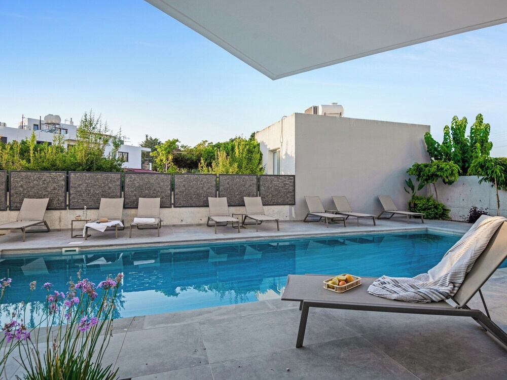 Пафос: Sanders Olive - Chic 1-bdr Apt With Shared Pool