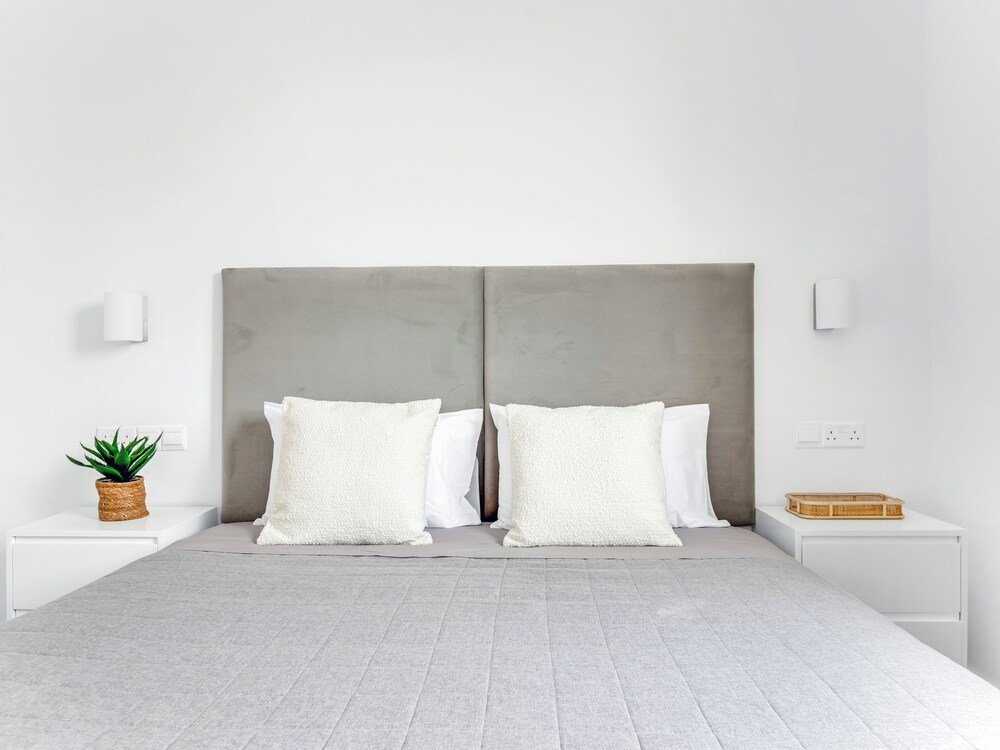 Пафос: Sanders Olive - Chic 1-bdr Apt With Shared Pool