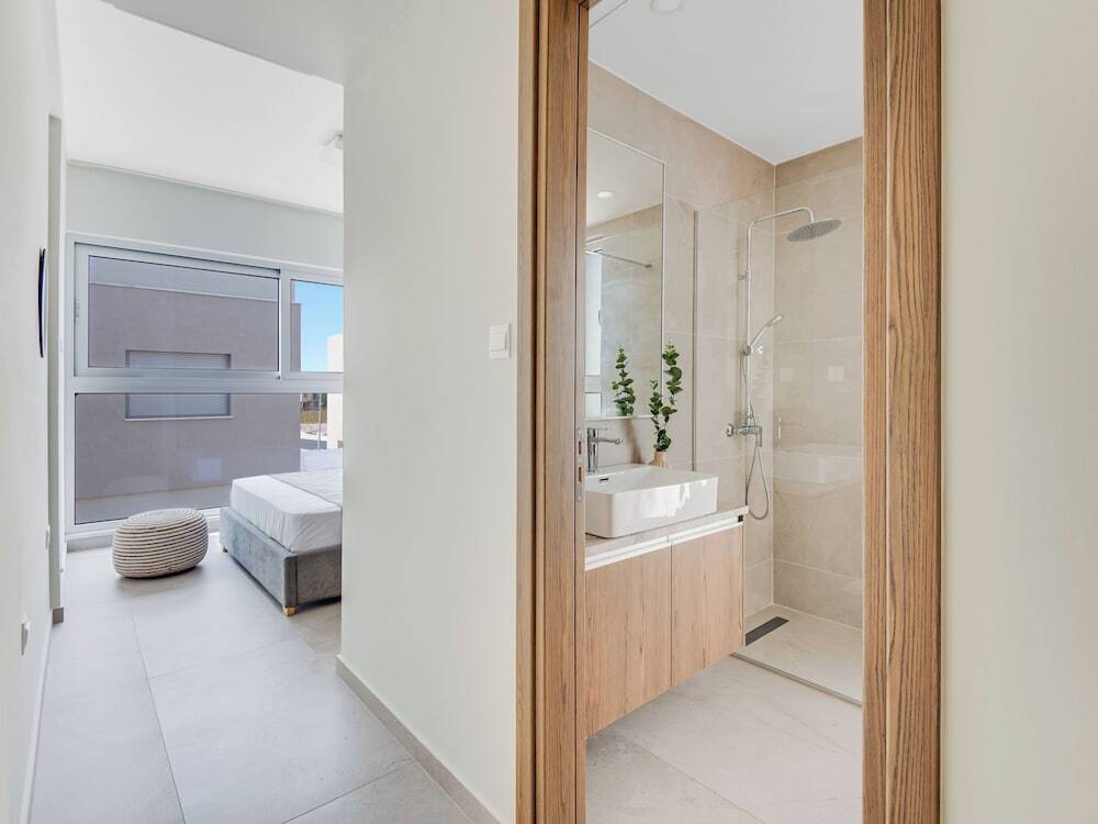 Паралимни: Sanders Mythical Blue - Nice 4 bdr Villa With Pool