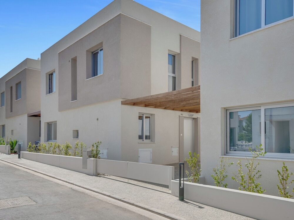 Паралимни: Sanders Mythical Blue - Nice 4 bdr Villa With Pool