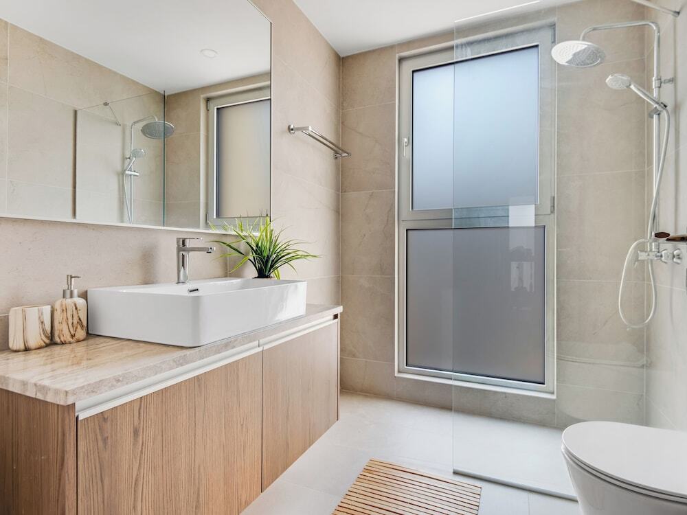 Паралимни: Sanders Mythical Blue - Bright 4 bdr Villa With Pool