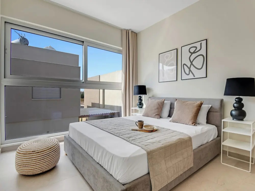 Паралимни: Sanders Mythical Blue - Bright 4 bdr Villa With Pool