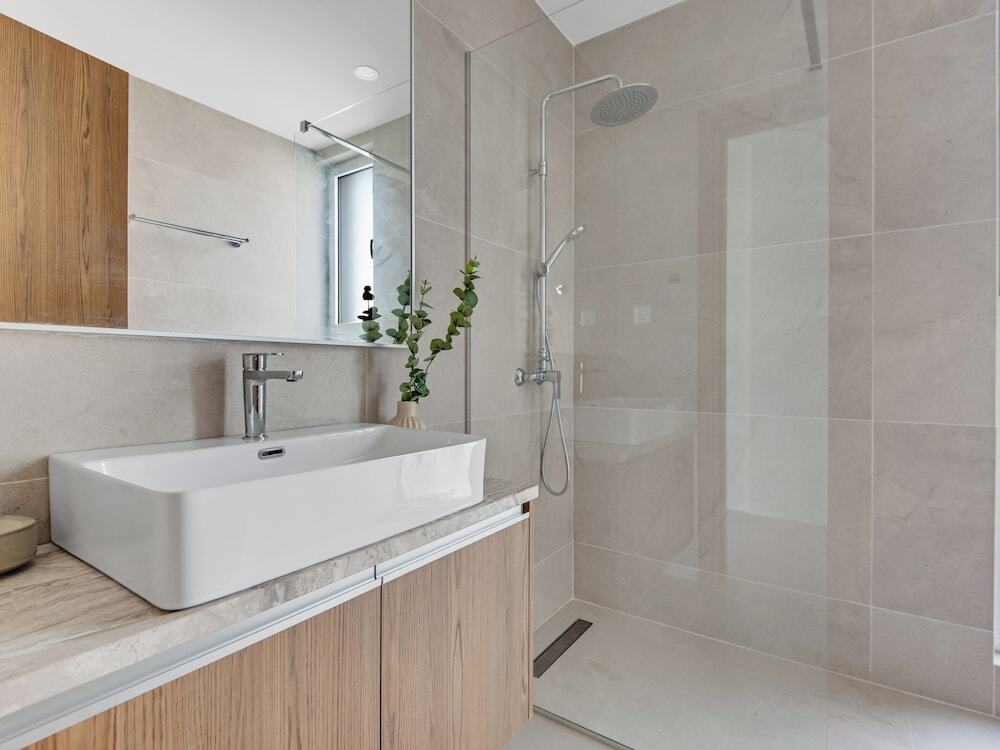 Паралимни: Sanders Mythical Blue - Bright 4 bdr Villa With Pool