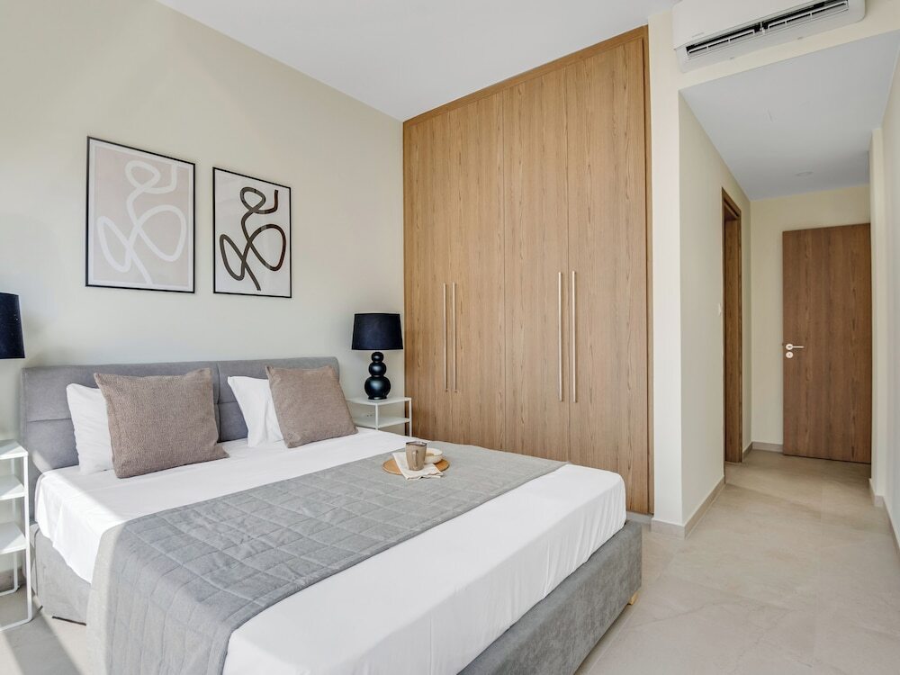 Паралимни: Sanders Mythical Blue - Bright 4 bdr Villa With Pool
