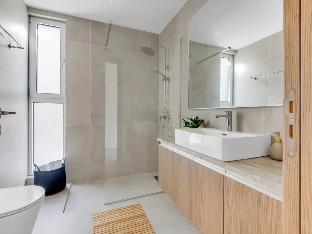 Паралимни: Sanders Mythical Blue - Bright 4 bdr Villa With Pool