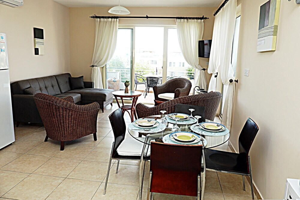 Теркедилмис: Flat w Shared Pool and Balcony in Kyrenia