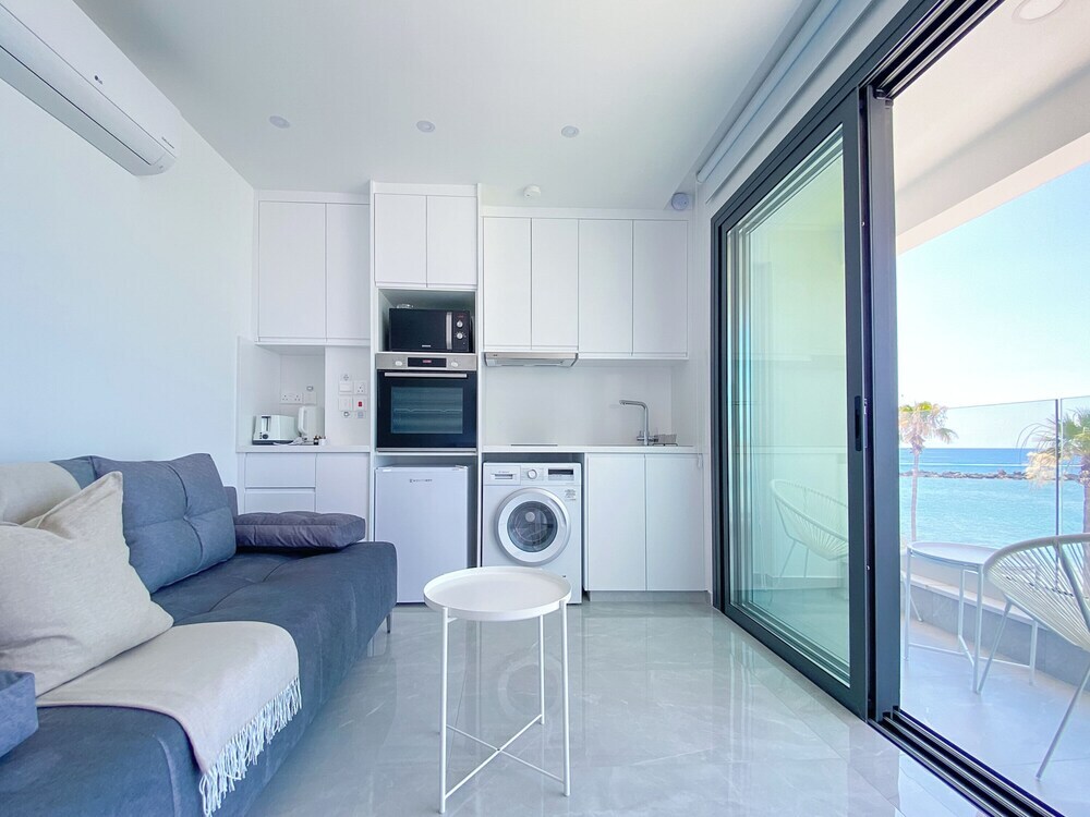 Phaedrus Living Marina Sea View 214 Gold — фото 3