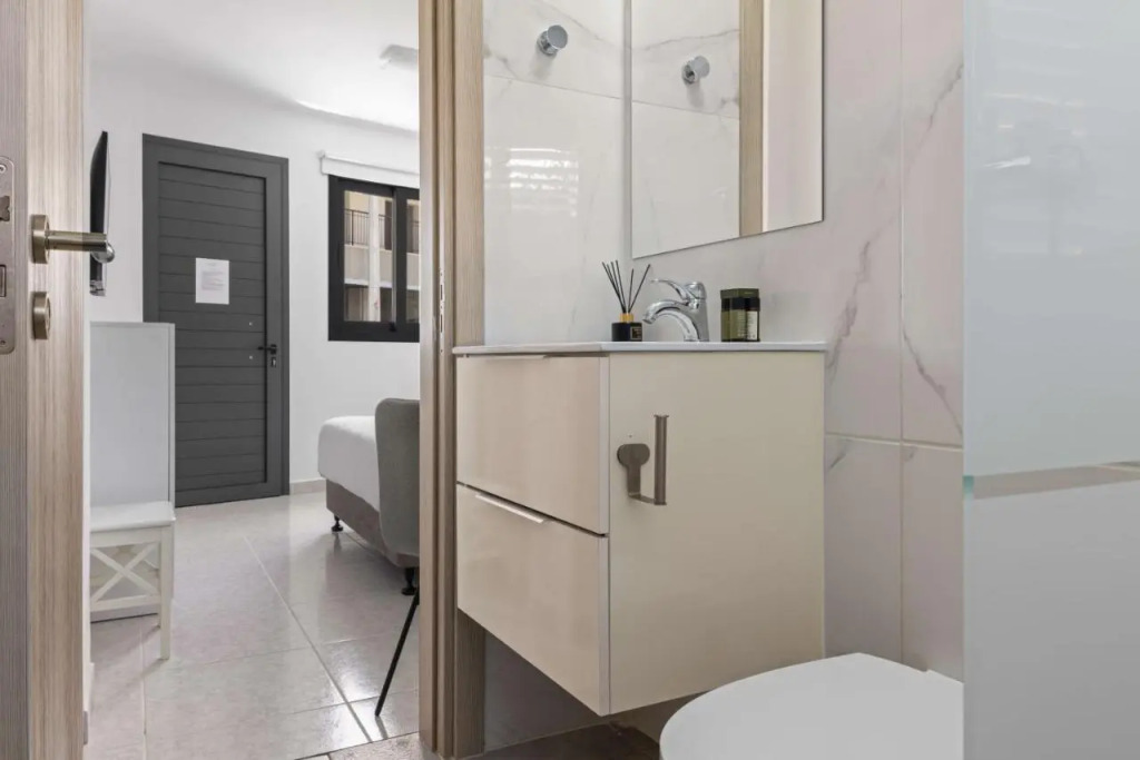 Пафос: Phaedrus Living: Alkminis Seaside Suites Sand