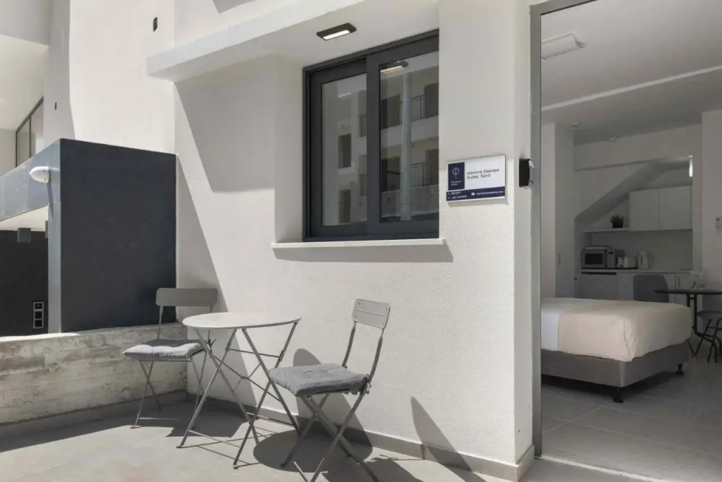 Пафос: Phaedrus Living: Alkminis Seaside Suites Sand