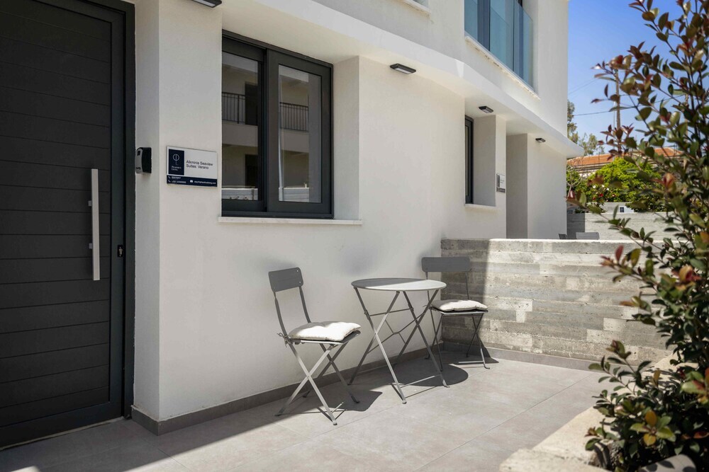 Phaedrus Living: Alkminis Seaside Suites Verano — фото 1
