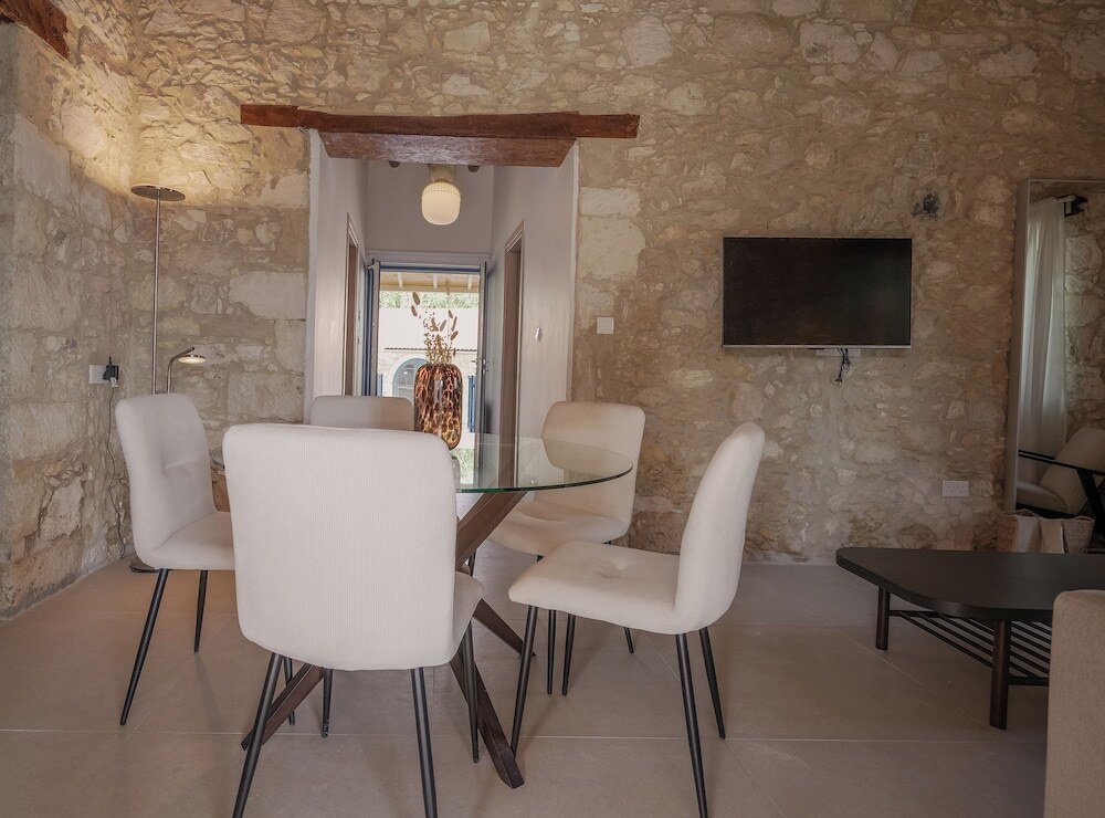 Phaedrus Living Peristerona Traditional House — фото 5