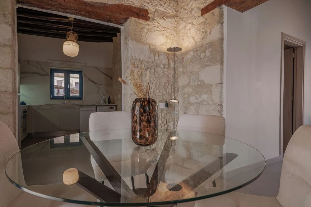 Стени: Phaedrus Living Peristerona Traditional House