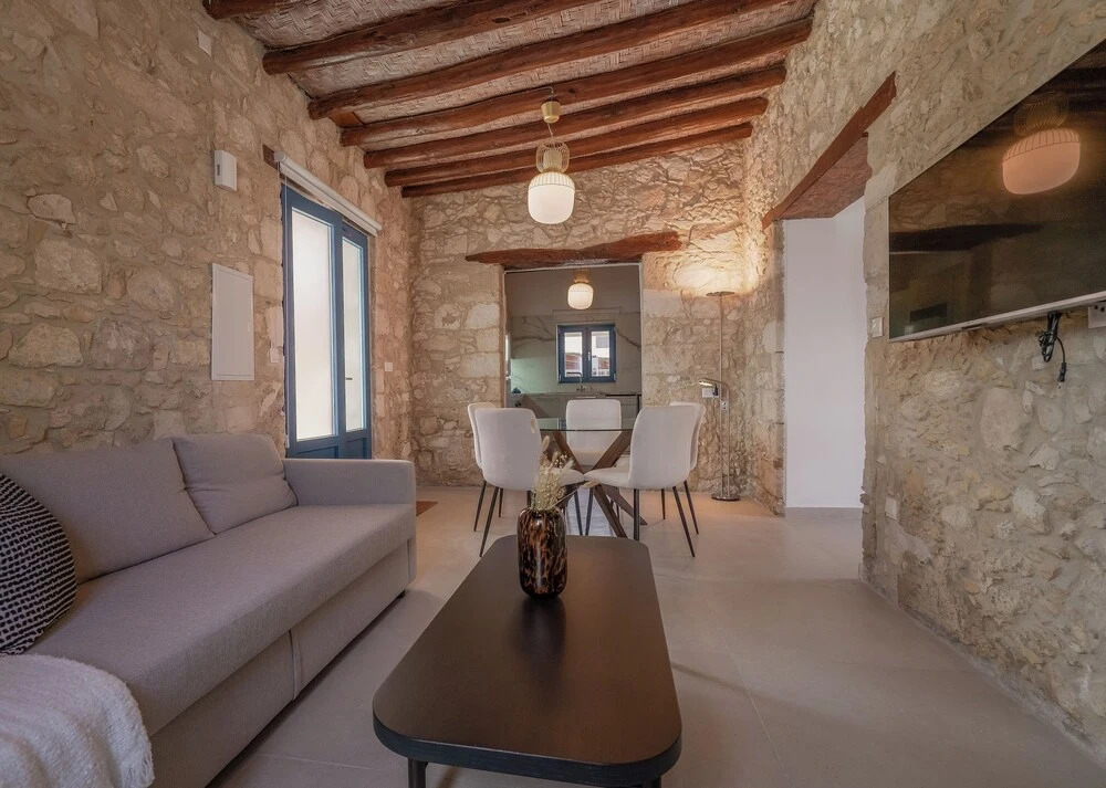 Стени: Phaedrus Living Peristerona Traditional House