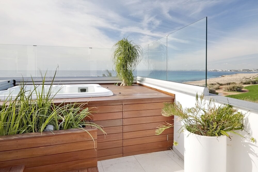 Айя-Напа: Elegance Beachfront Villa