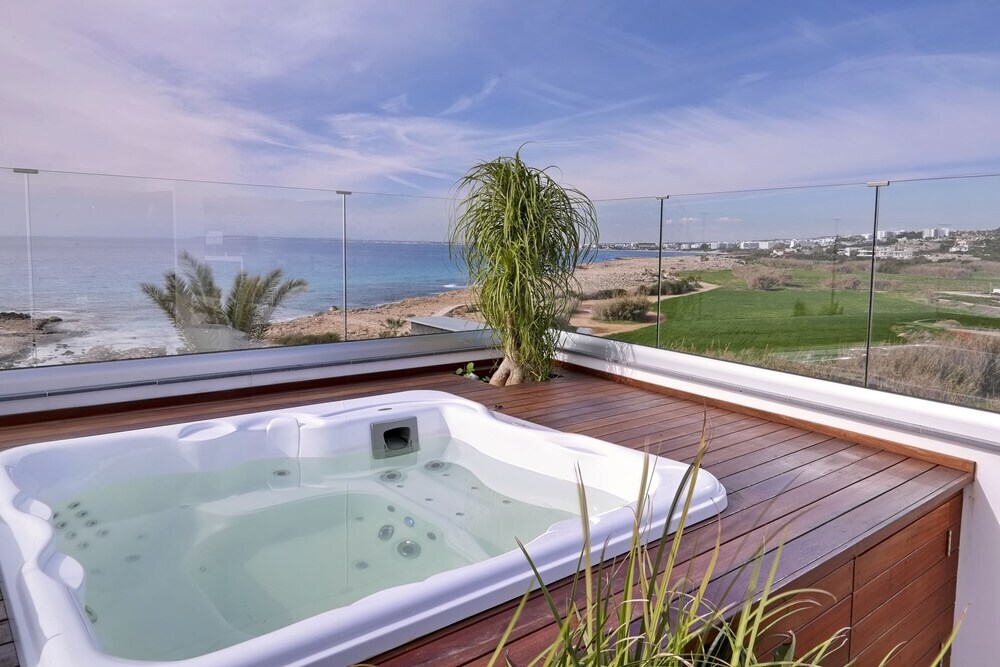 Айя-Напа: Elegance Beachfront Villa