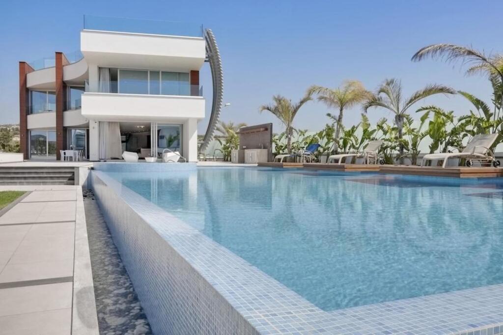 Glory Beachfront Villa — фото 2