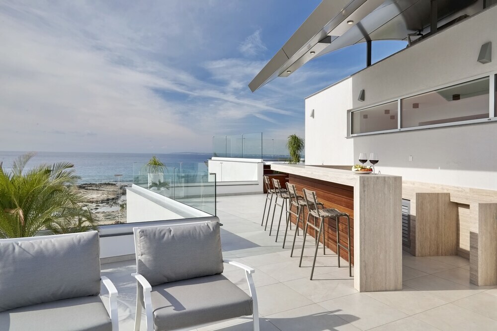 Айя-Напа: Elegance Beachfront Elite Villa