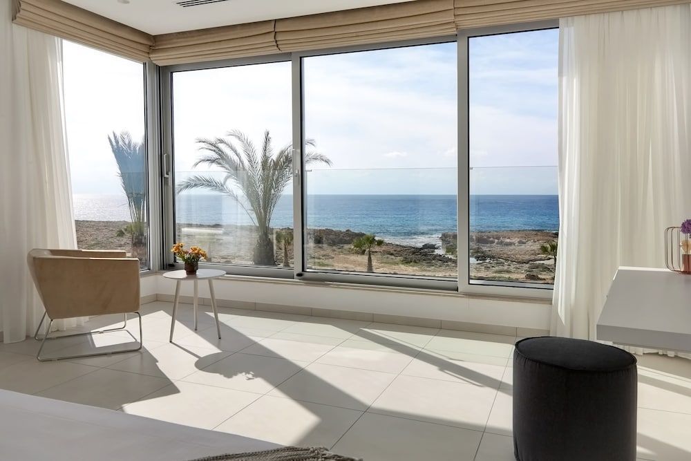 Айя-Напа: Elegance Beachfront Elite Villa