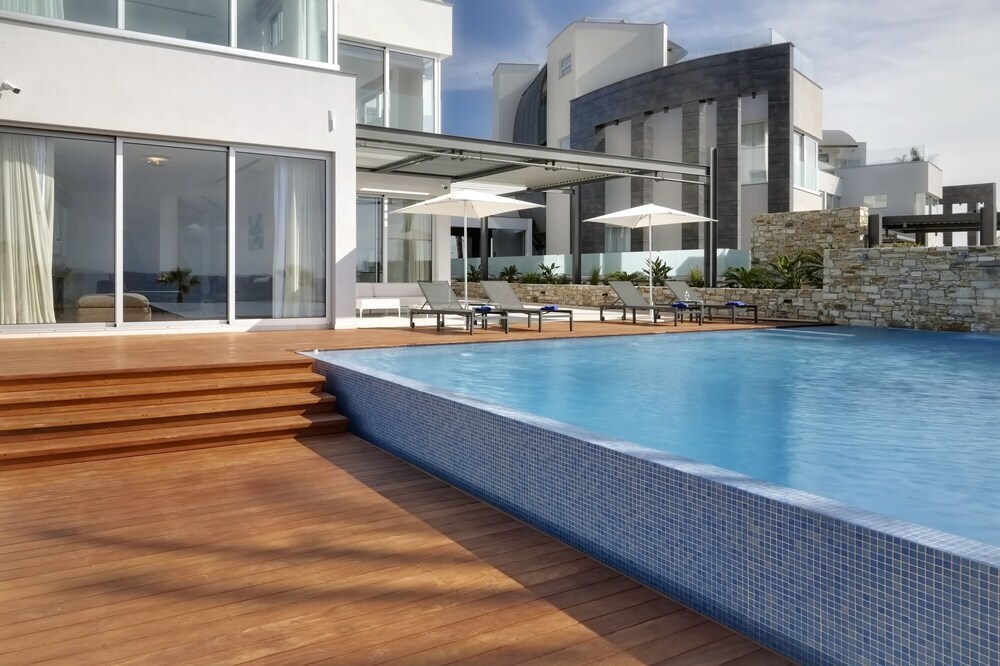 Айя-Напа: Elegance Beachfront Elite Villa